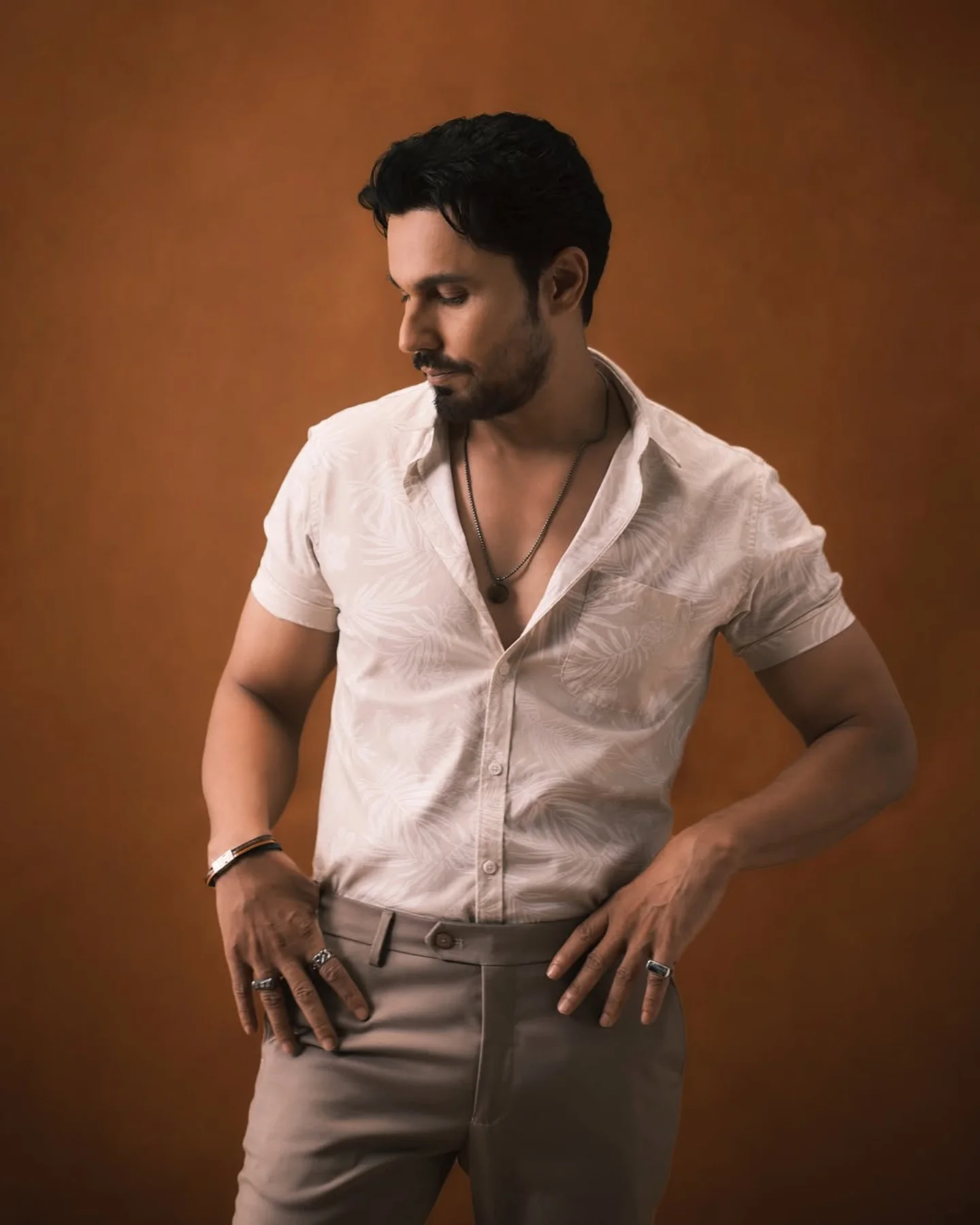 Randeep Hooda Stuns With One Word Tribute A succinct tribute captures the essence of Randeep Hooda's captivating presence in cinema.!