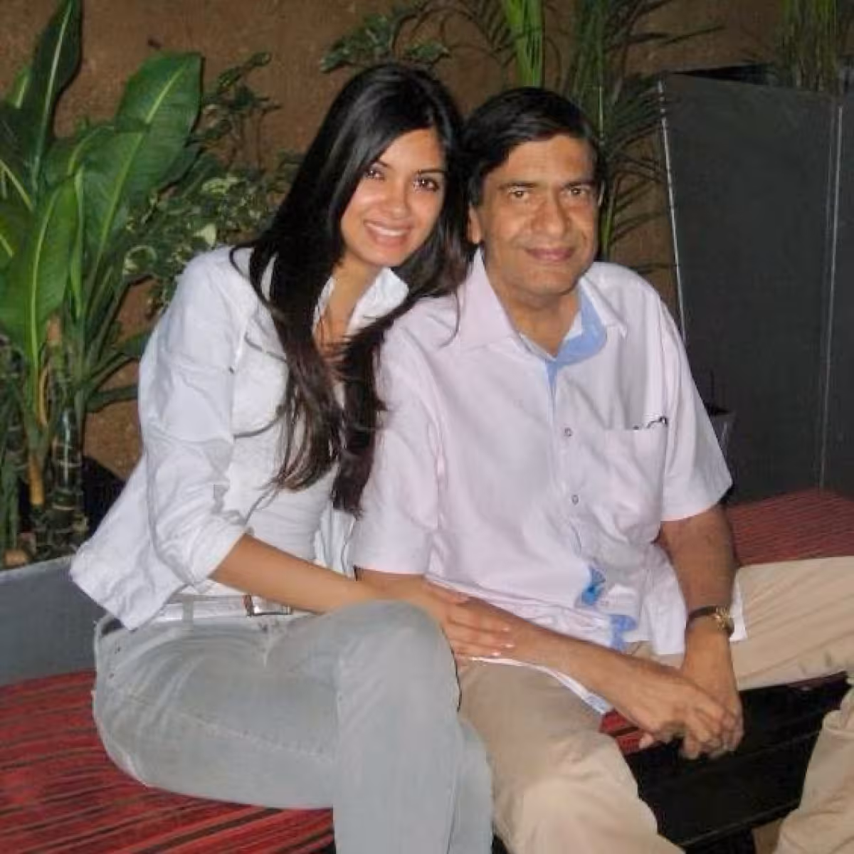 Royal China Memories: Diana’s Fond Tribute Diana Penty honors past memories with her late father, blending nostalgia heartfelt humor.