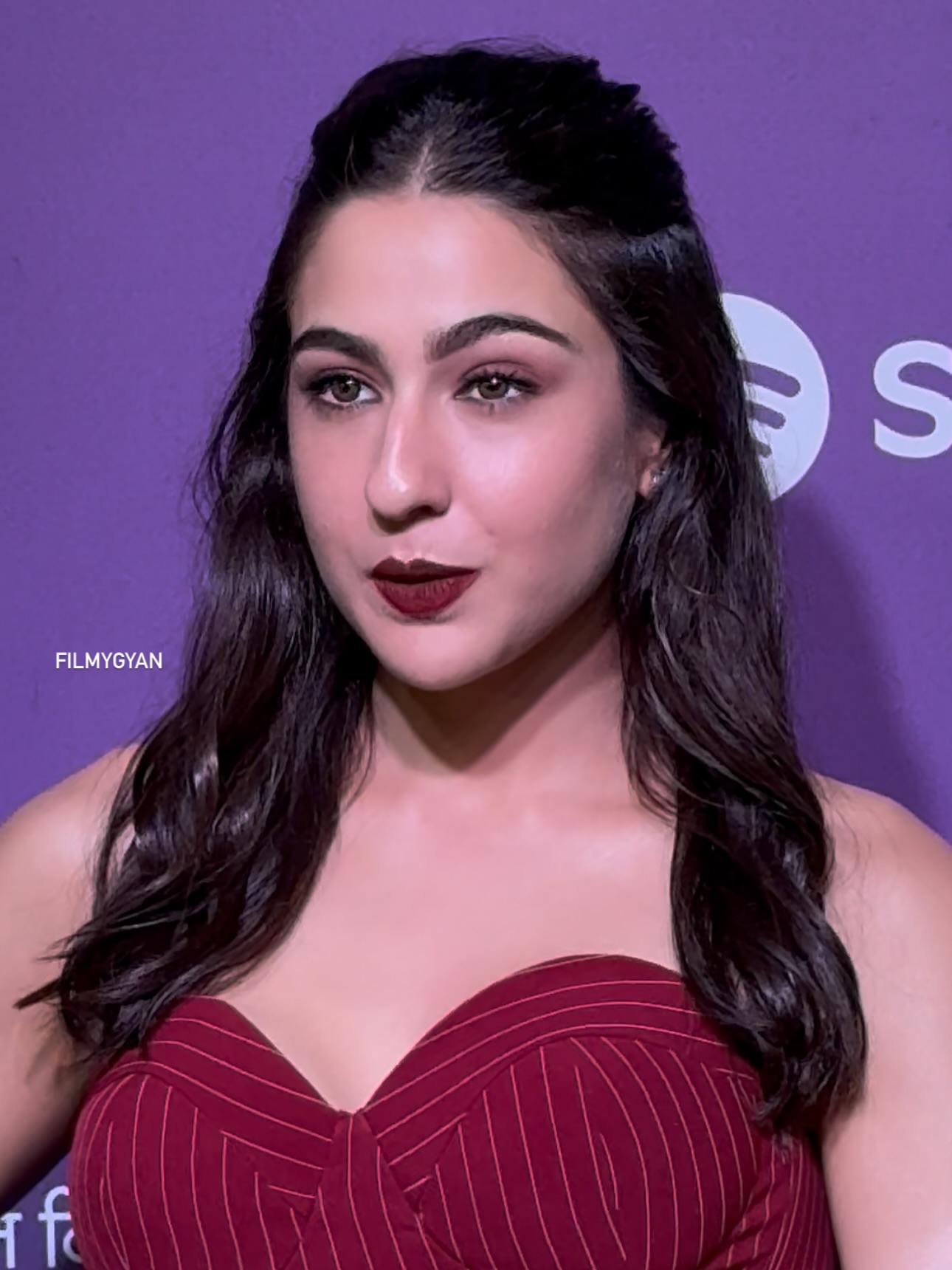Sara's Stunning Look Shakes Social Media