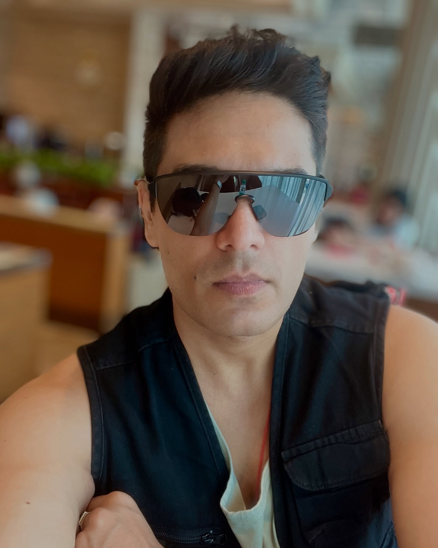 Selfie Simplified: Gaurav Khanna’s Airport Vibes