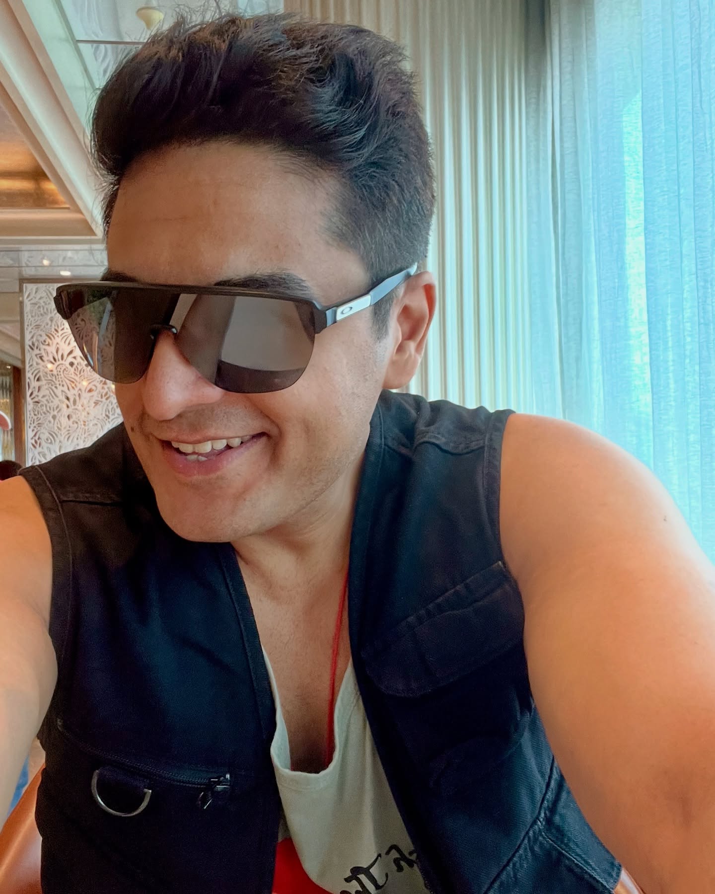 Selfie Simplified: Gaurav Khanna’s Airport Vibes