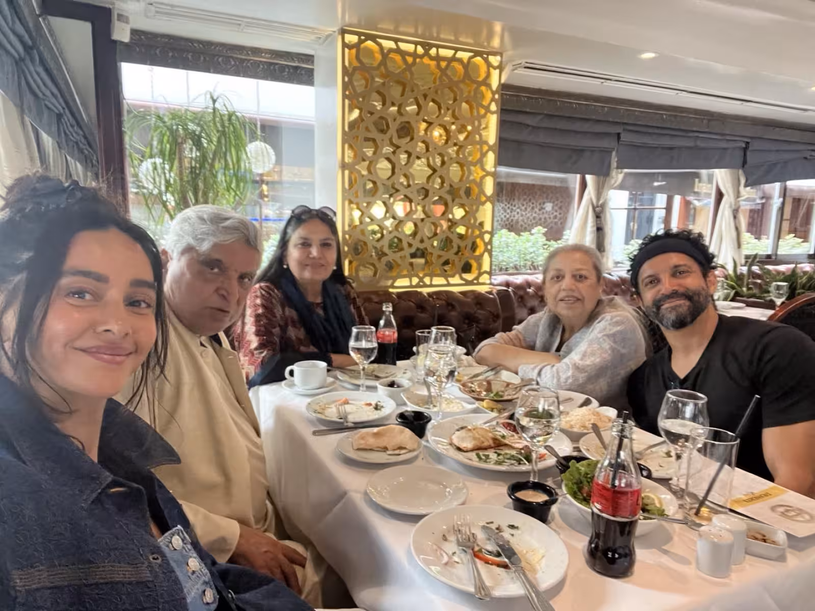 Shabana Azmi’s Family Meal at Beloved Restaurant Acclaimed star Shabana Azmi enjoys a cozy dinner with family at beloved restaurant spot!!