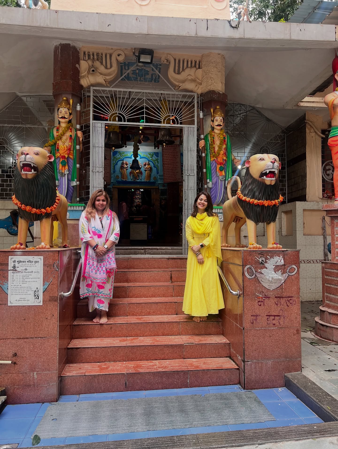 Shweta Revisits Mumbareshwar Temple