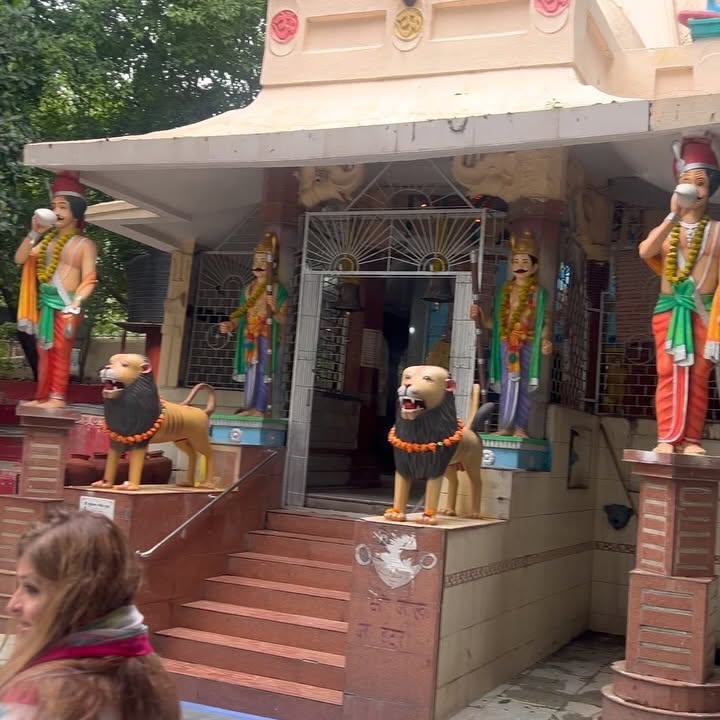 Shweta Revisits Mumbareshwar Temple