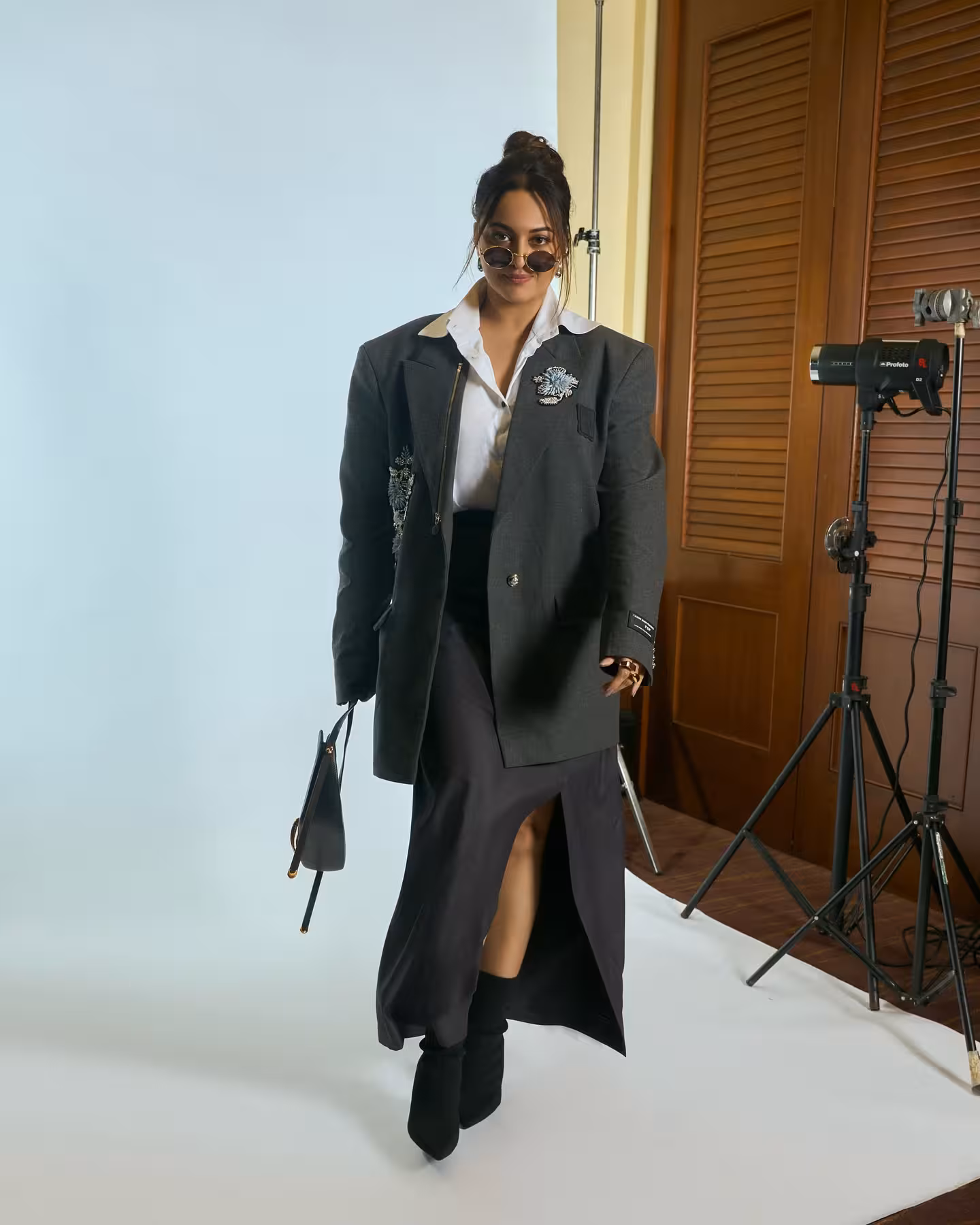 Sonakshi Sinha’s Nikita Roy Theatre Debut June 27 theatre debut fuels excitement as fans await Sonakshi Sinha’s thrilling venture.!!