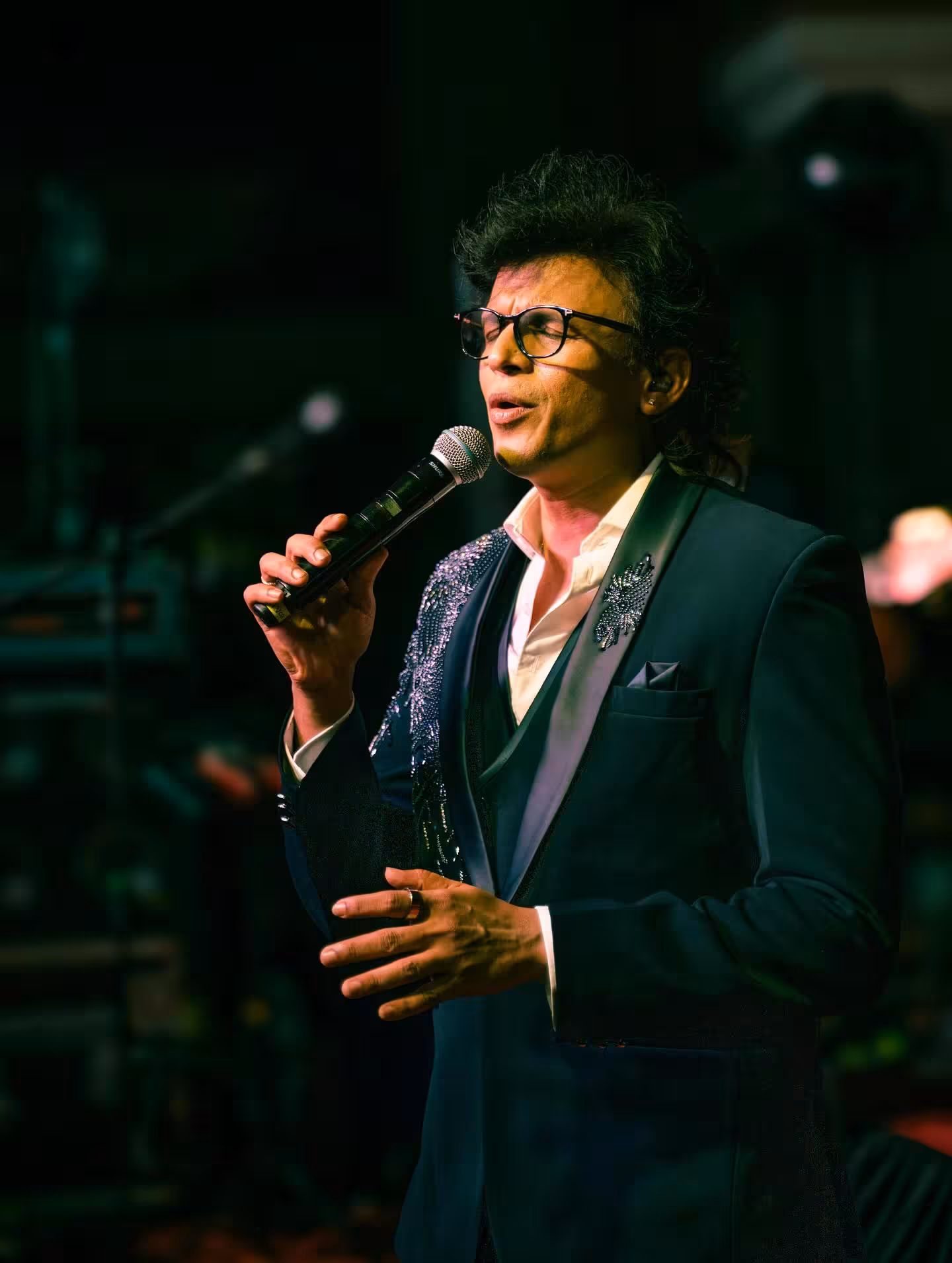 Stage Confidence: Abhijeet’s Stylish Moment