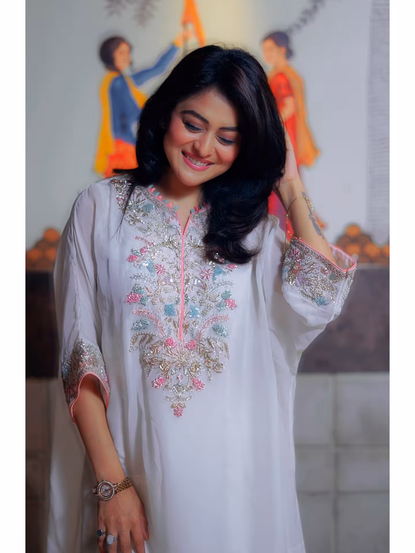 Falaq Naazz stuns with a Rumi-inspired look that channels love and classic grace for fans!
