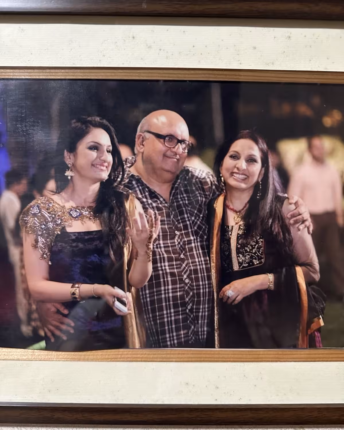 Throwback reveals deep kin love, cherishing parents and family in timeless memory, truly!!