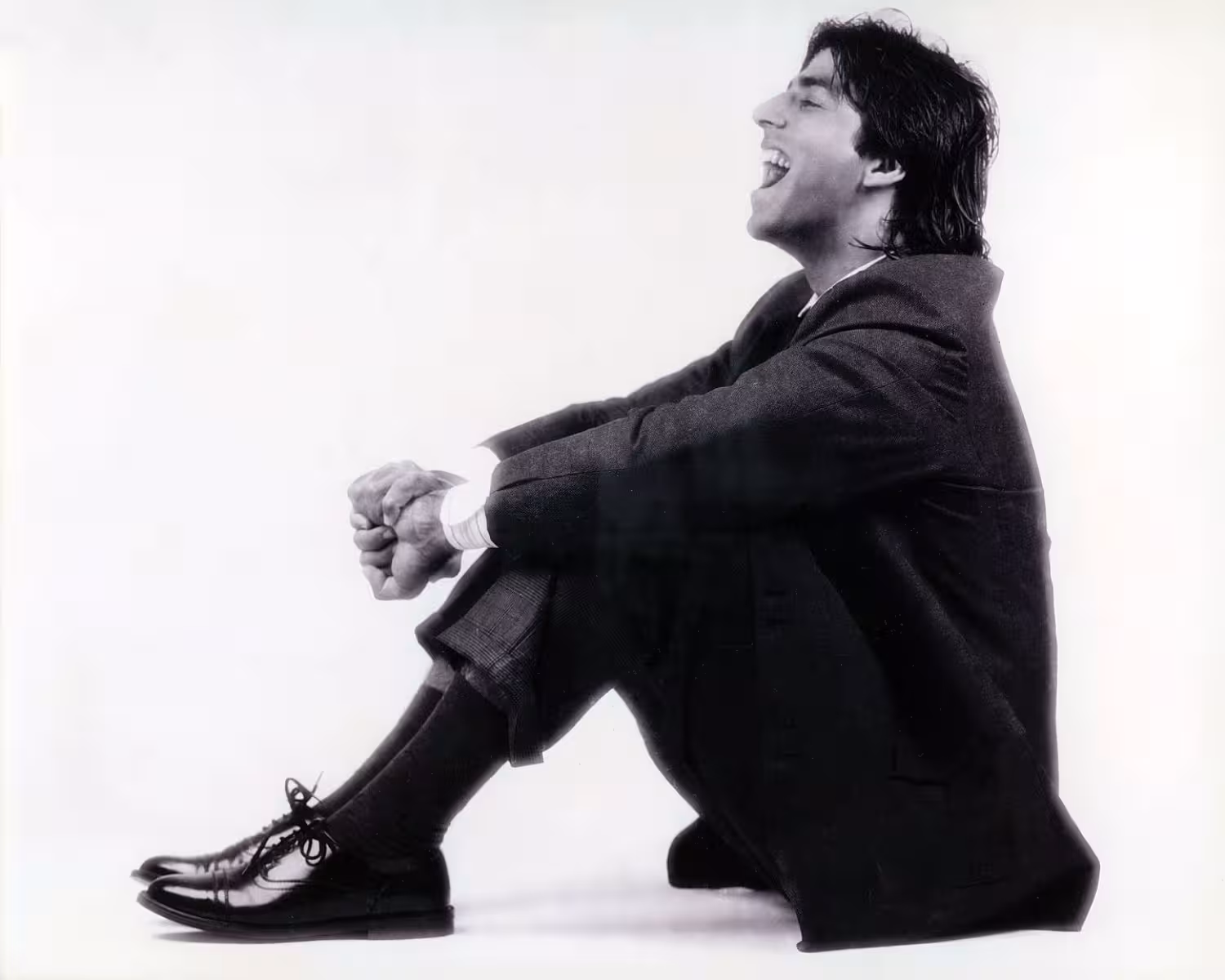 Akshay Kumar urges: cherish moments, laugh heartily, and live life simply. Savor each sec.