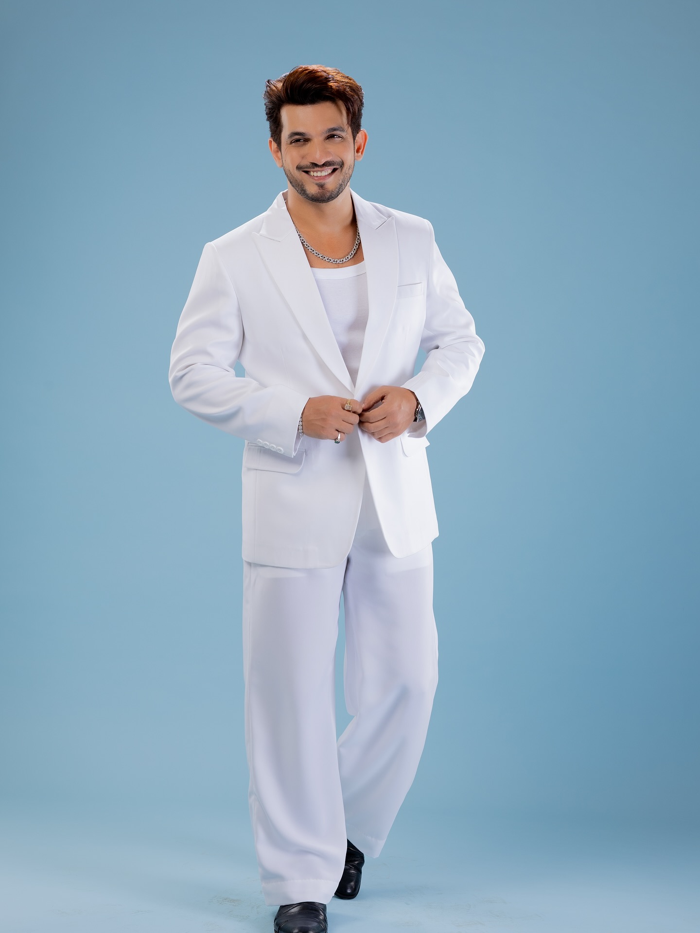 Arjun Bijlani Dazzles In Pure White Suit
