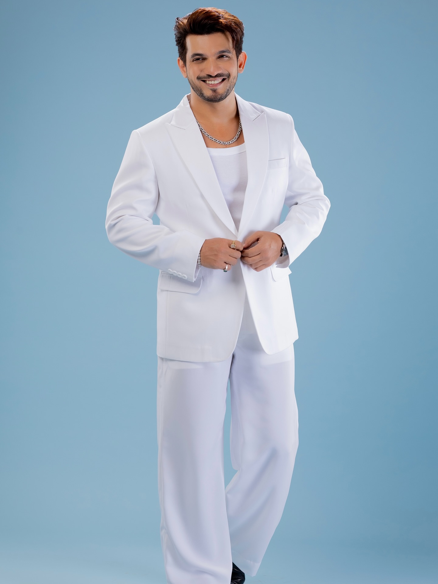 Arjun Bijlani Dazzles In Pure White Suit