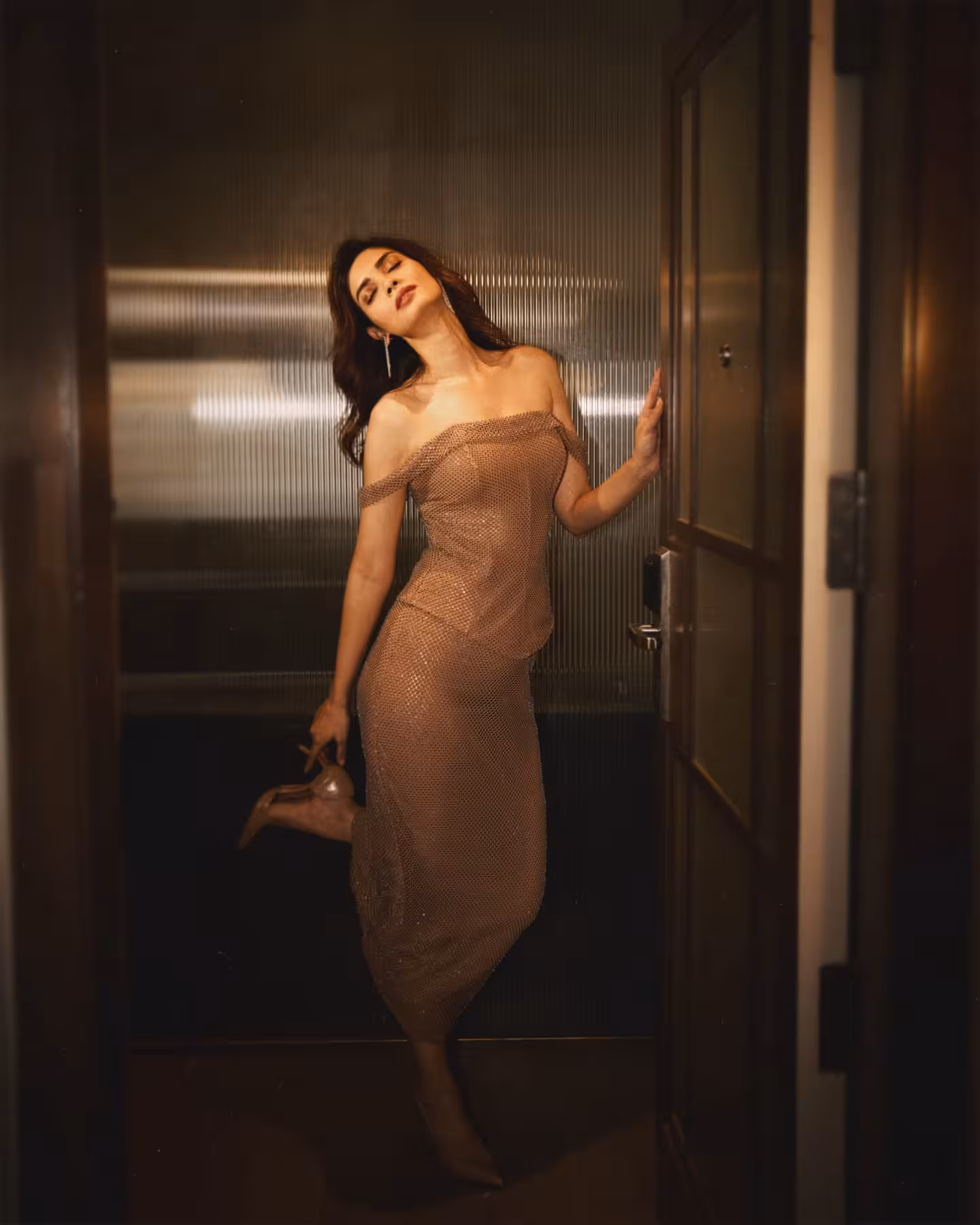 Chic Coffee Crave: Diana Penty’s Casual Look