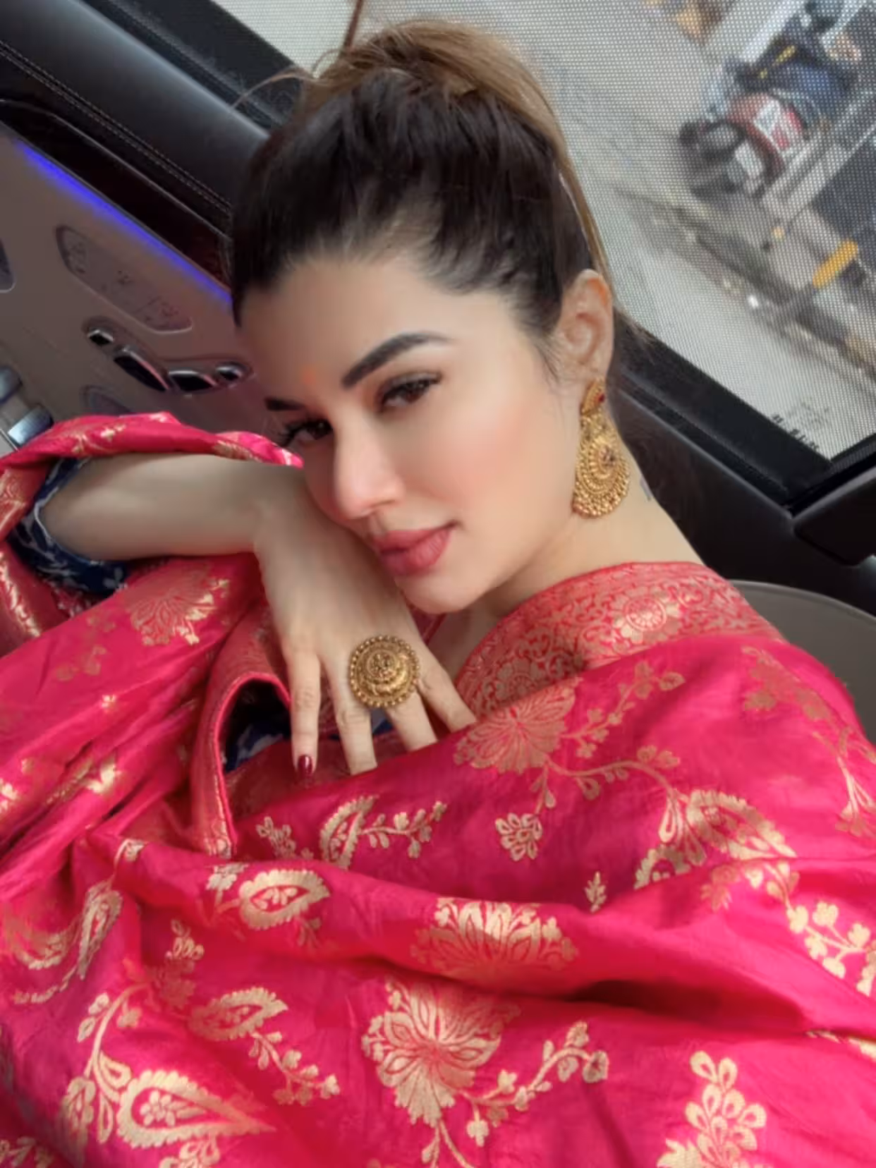 Calm Tuesday vibes as Kainaat Arora radiates energy and offers spiritual homage with ease.