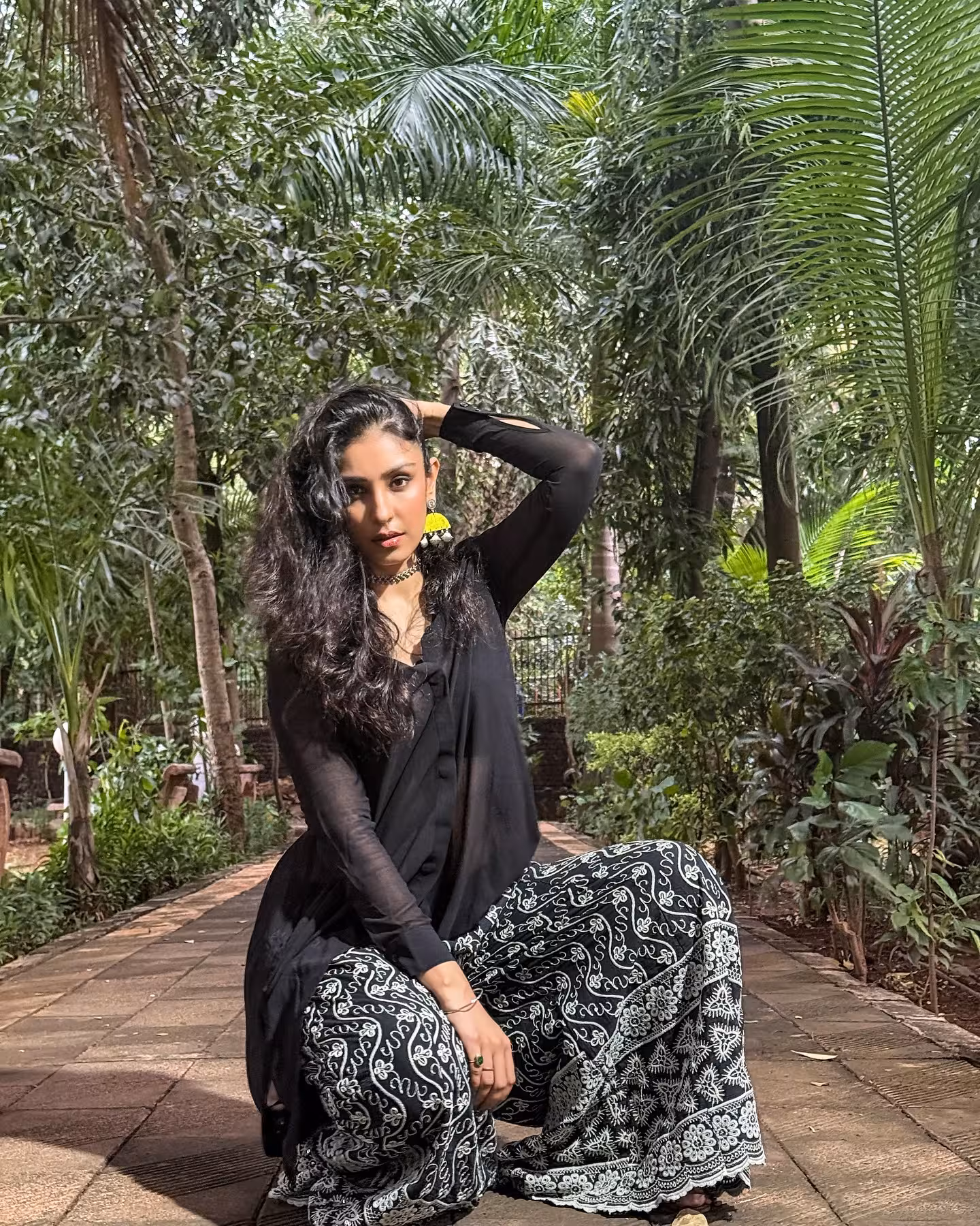 Tradition meets modern flair as Navneet reveals a captivating ethnic look that inspires.!