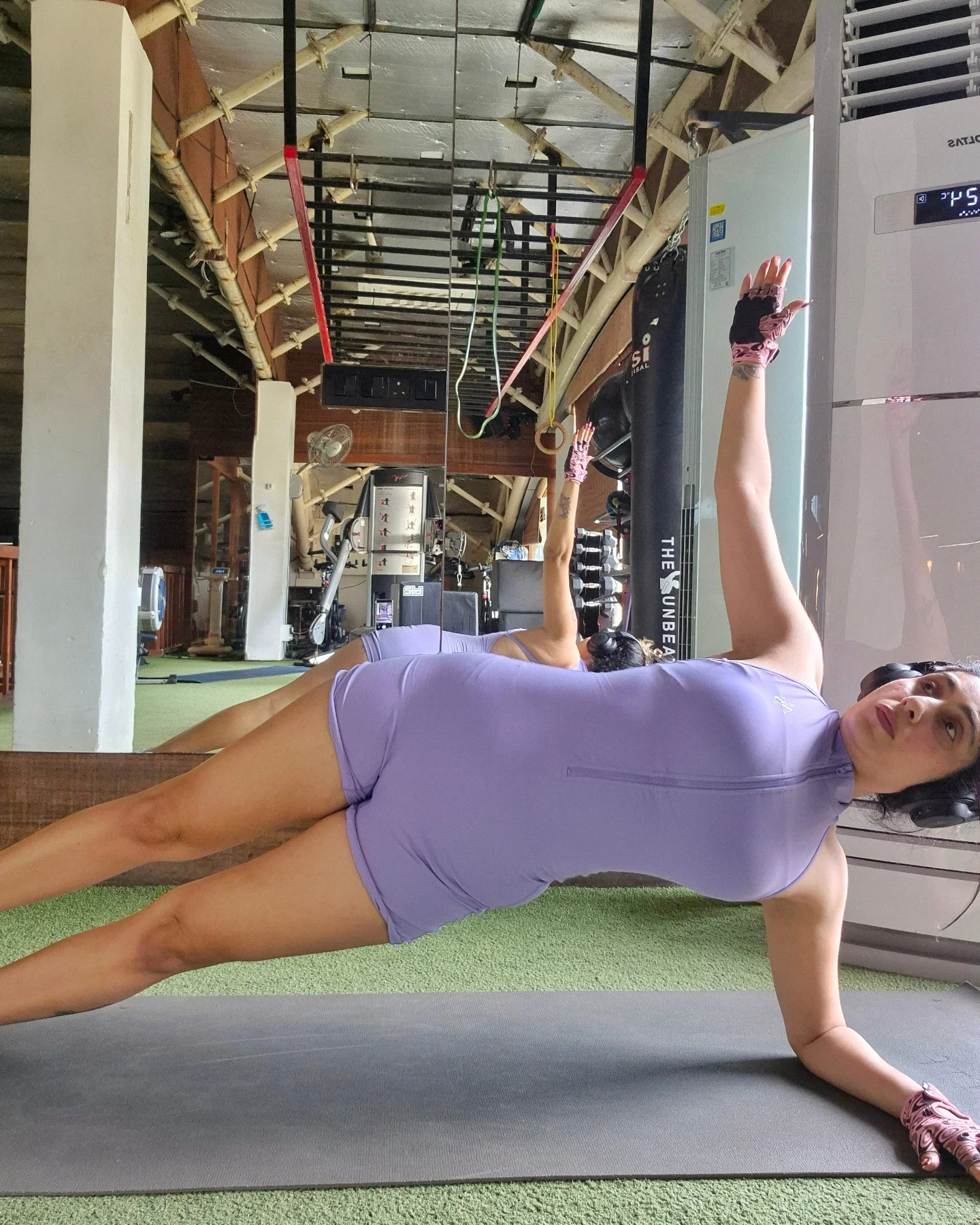 Neha Bhasin Shines In Lunges Workout