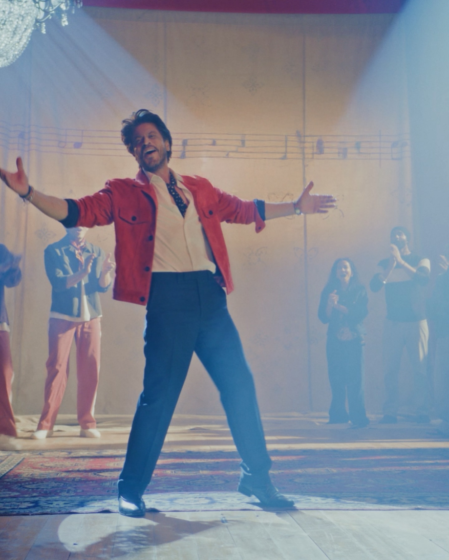 SRK's Dance Stills Spark Film Buzz