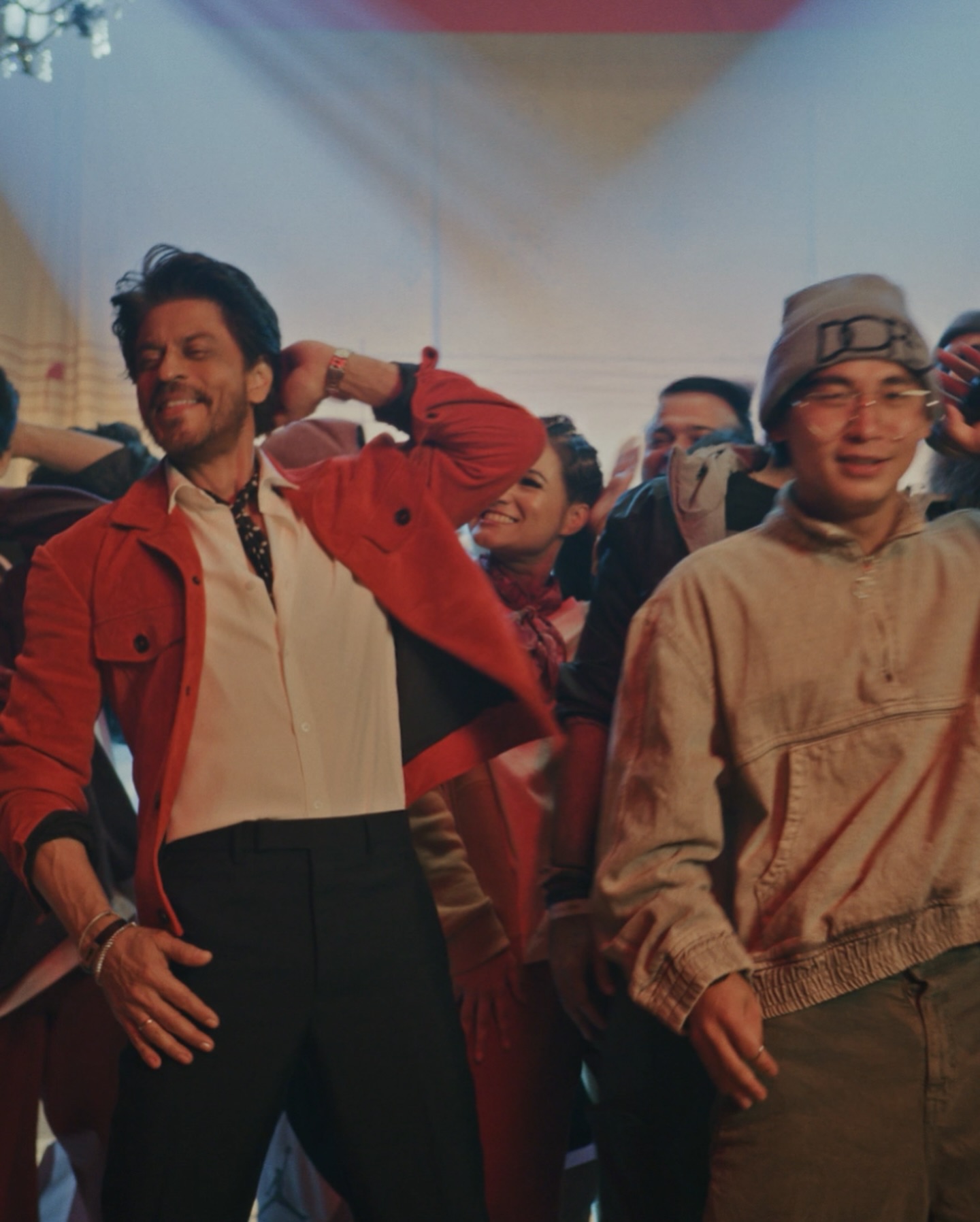 SRK's Dance Stills Spark Film Buzz