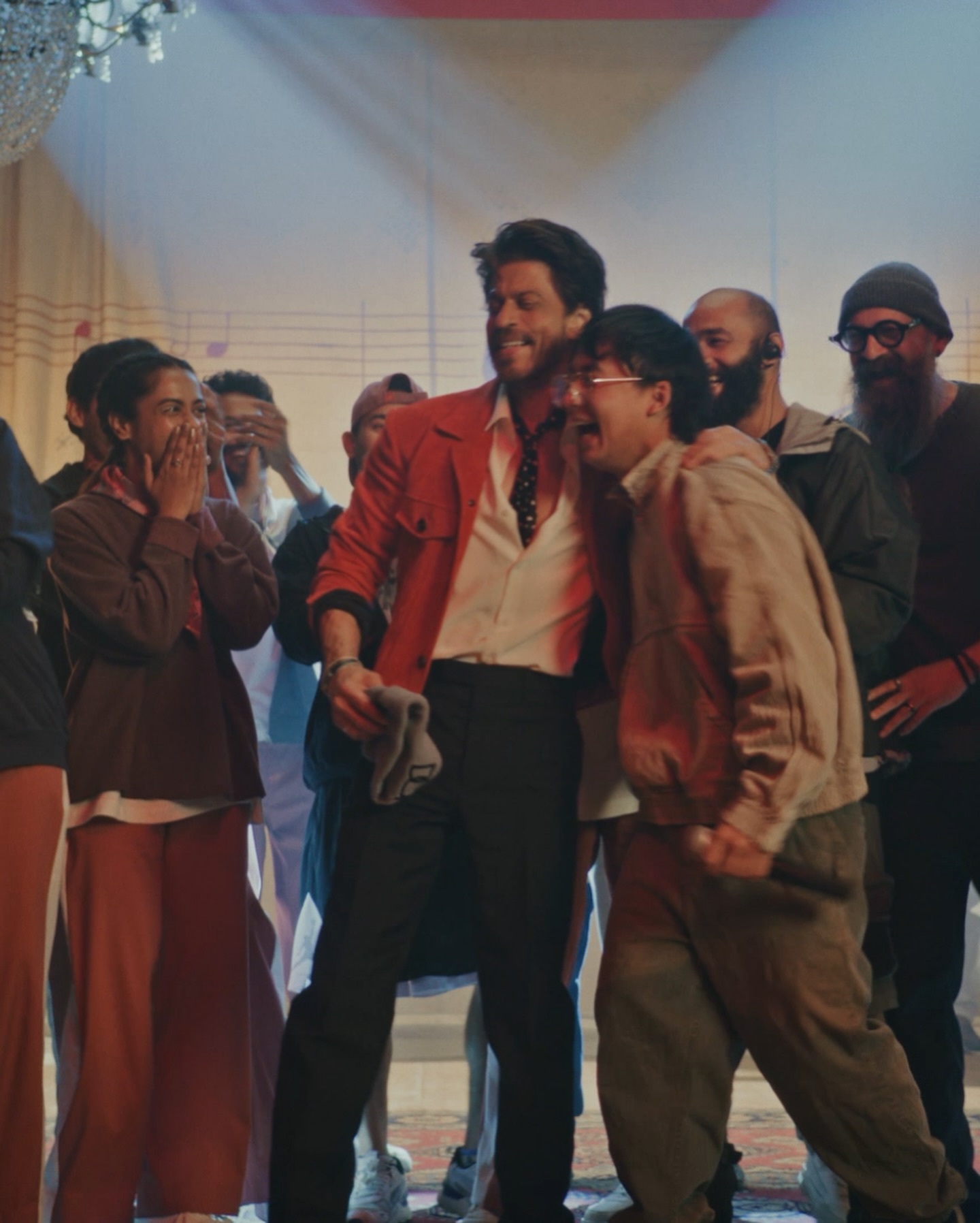 SRK's Dance Stills Spark Film Buzz