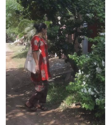 Wandering Mahabalipuram: Sarees And Self Reflection